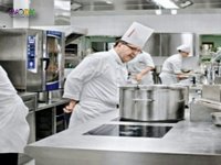 Женщина помощник повара!