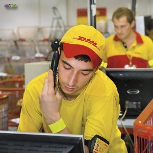 работник международной почты DHL