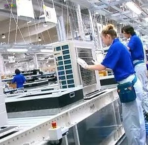 Работники на производство деталей для телевезоров LG