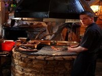 Работник на гриль