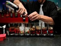 Работа на баре и Помощник на кухне.