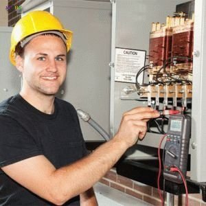 СТОЛЯРИ ТА ЕЛЕКТРИКИ НА ВИРОБНИЦТВО ЯХТ