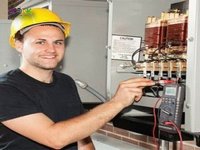 СТОЛЯРИ ТА ЕЛЕКТРИКИ НА ВИРОБНИЦТВО ЯХТ