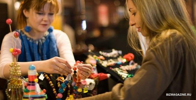 Продавець у відділ біжутерії