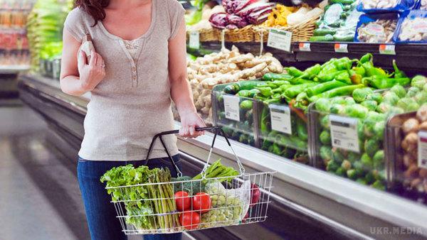 Продавець в продуктовий магазин. .