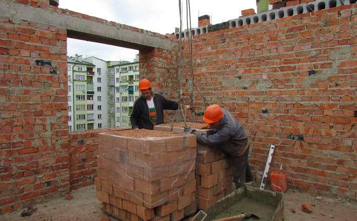 БУДІВЕЛЬНИКИ