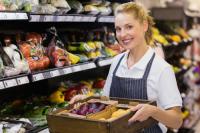 Продавець в продуктовий магазин.